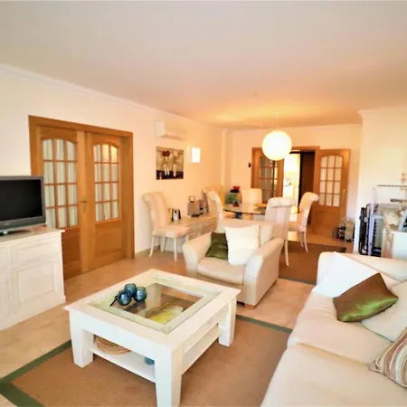 Апартаменты Stylish 2br With Pool Parking & Wifi
