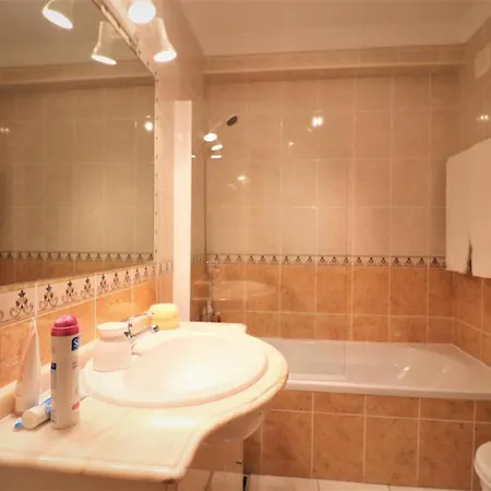 Stylish 2br With Pool Parking & Wifi Αλμπουφέιρα