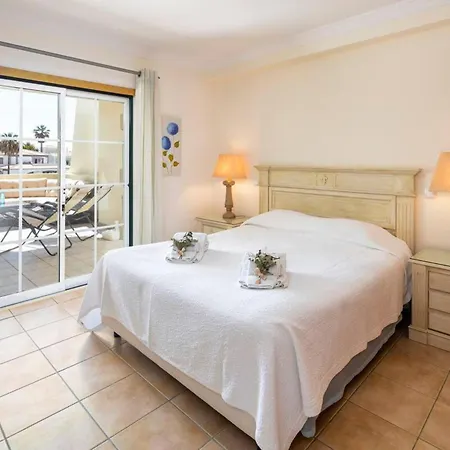 Stylish 2br With Pool Parking & Wifi Appartement