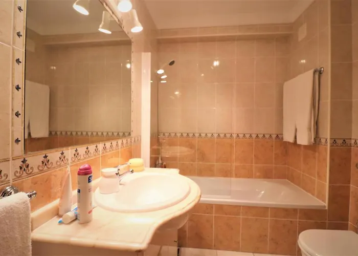 Stylish 2br With Pool Parking & Wifi Albufeira