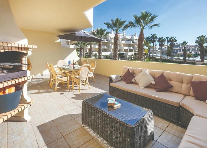 Stylish 2br With Pool Parking & Wifi Albufeira