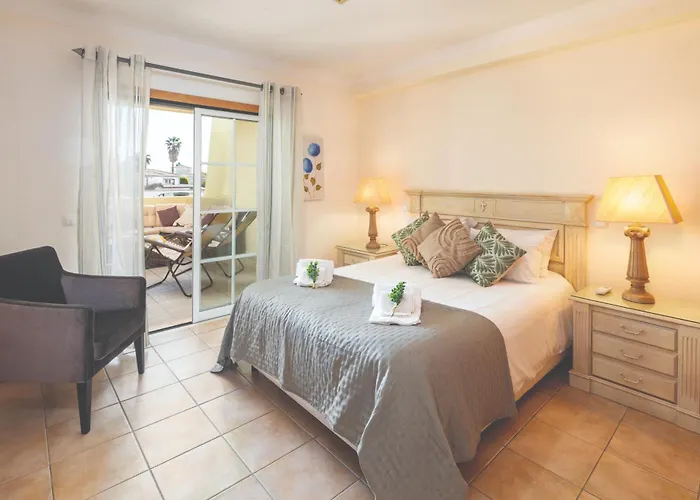 Stylish 2br With Pool Parking & Wifi Apartman Albufeira
