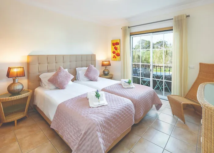 Stylish 2br With Pool Parking & Wifi *